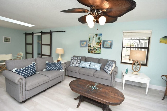 Building Photo - 59 Fallen Oak Ln Unit SI ID1261618P