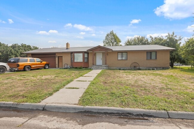 Building Photo - Y725AT Unit # 2 Rental