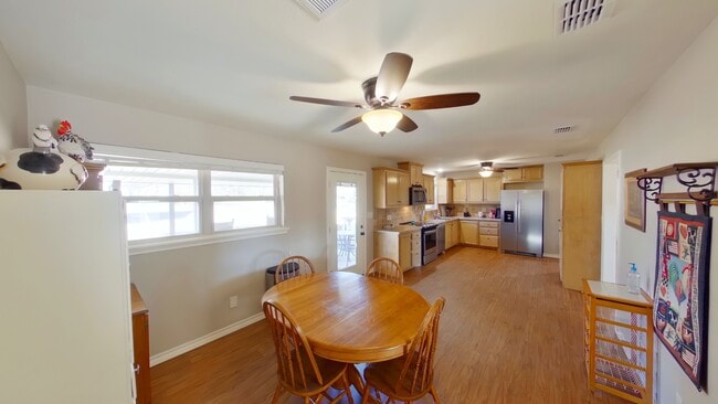 Photo - 4954 East St