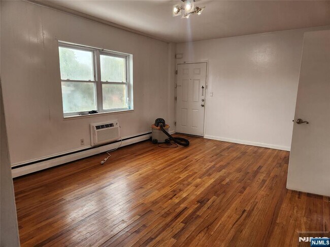 Photo - 68 W Main St