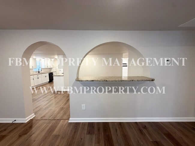 Photo - 303 E Thompson St