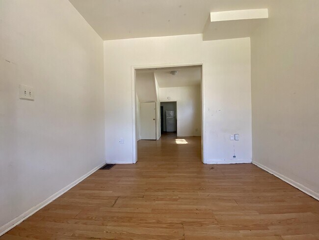 Photo - 475.5 Stella Ave