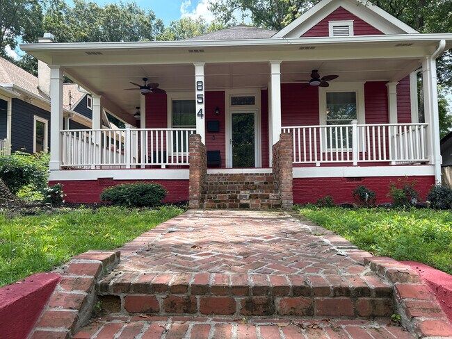Room in House on Beecher St SW