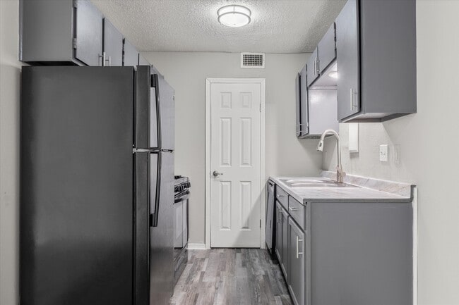 Photo - Willow Park Apartments