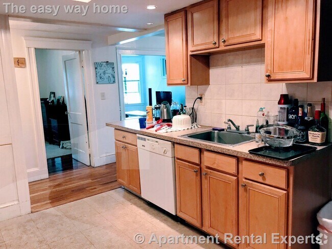 Building Photo - 223 Summer St Unit #3L Rental