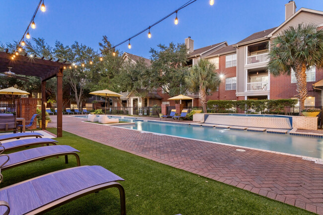 Sparkling Swimming Pool - Stella at The Medical Center Apartments