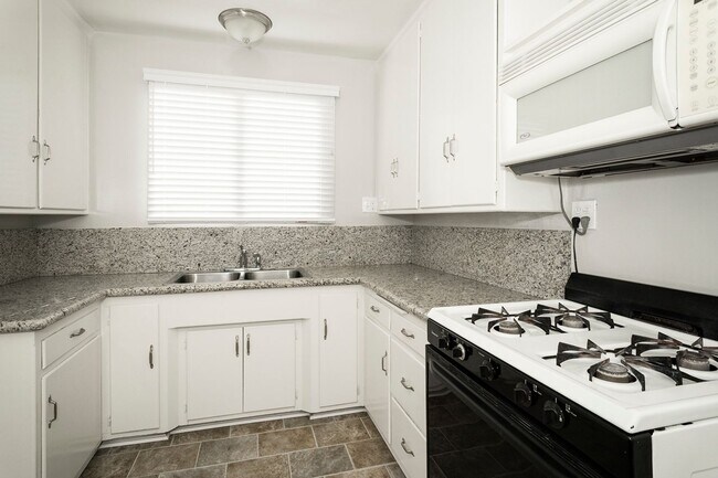 Photo - 1420 Barrington Way