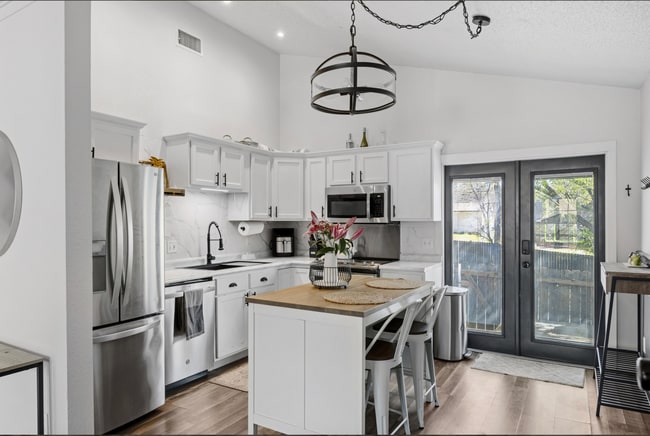 Photo - 1015 E Yager Ln Unit 134