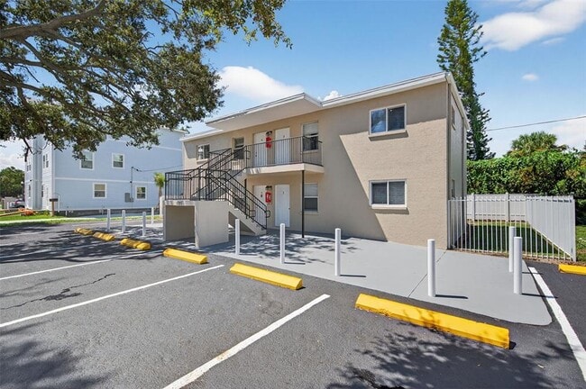 Photo - 1771 Russell St S Unit 4