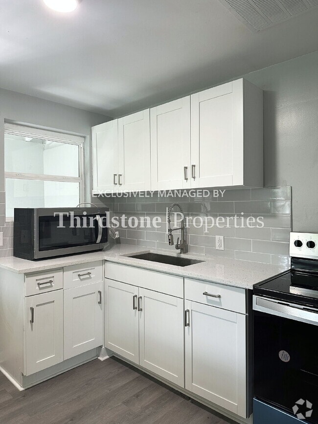 Building Photo - 1120 Skye Dr E Rental