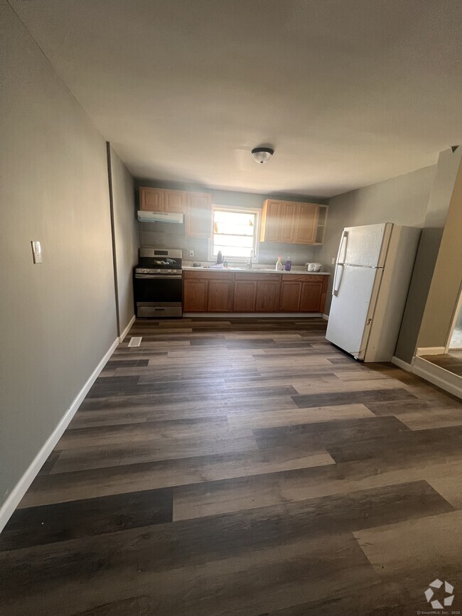 Building Photo - 335 Blatchley Ave Rental
