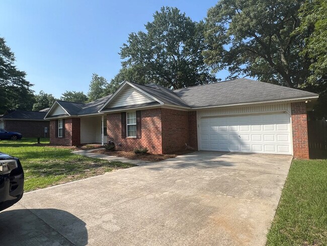 3290 Valencia Dr