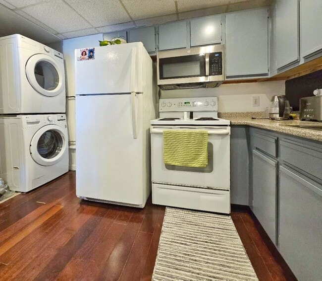 Photo - Large 1 bed 1 bath condo with elevator, washer and dryer in unit. assigned parking, well managed ...