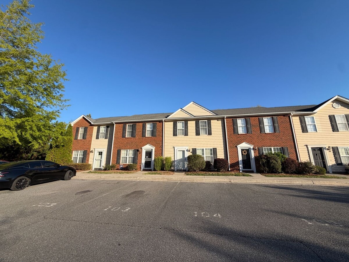 Photo - 2 Bedroom Townhouse off Wards Ferry Road