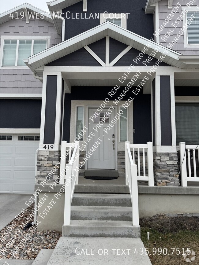 Building Photo - Lovely Townhome, 4 Bed/3.5 Bath