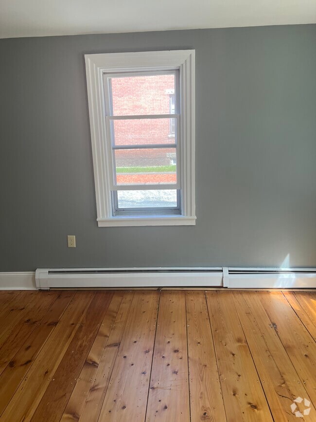 Building Photo - 36 Union St Rental