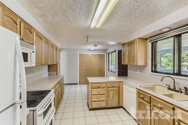 2015 NW 3rd St
