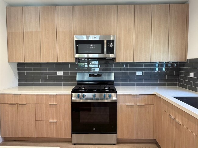 Photo - 5972 Jamieson Ave