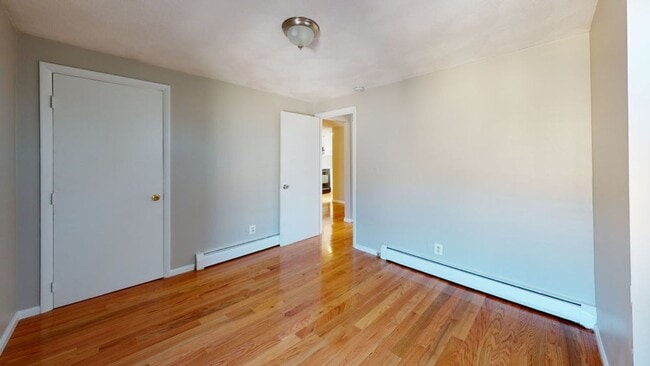 Photo - 2-bed Top Floor w/2-bath + Parking*$