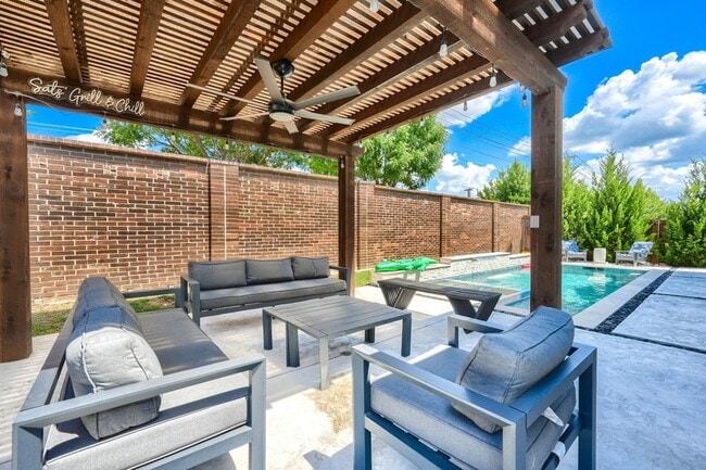 Photo - 2446 Bainbridge Dr