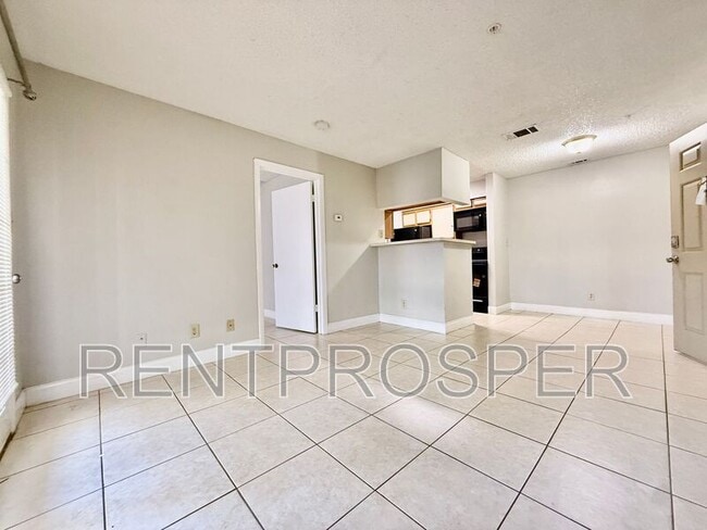 Photo - 238 Afton Square Unidad #203