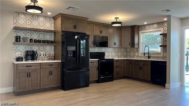 Photo - 787 104th Ave N
