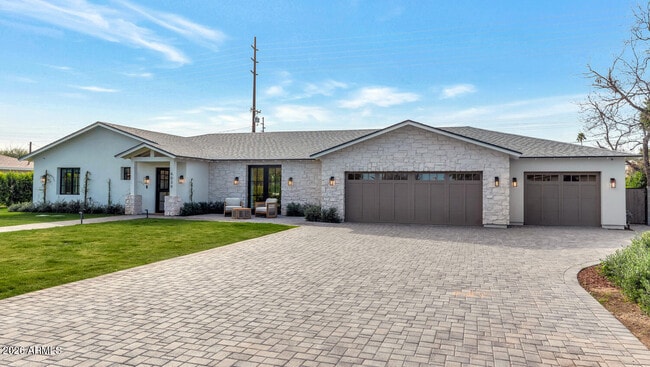 Building Photo - 6039 E Calle Camelia