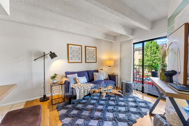 Photo - 100 S Clarkson St Unidad 205