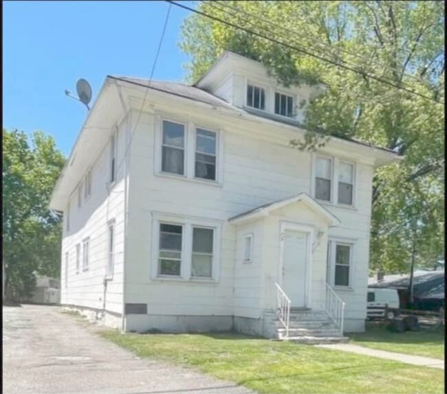 Building Photo - 734 Riverside Dr Rental