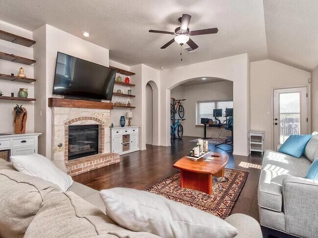 Photo - 8217 Reggio St