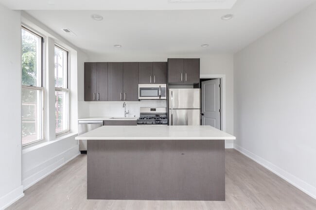 Photo - 818 W 18th St Unit 4F