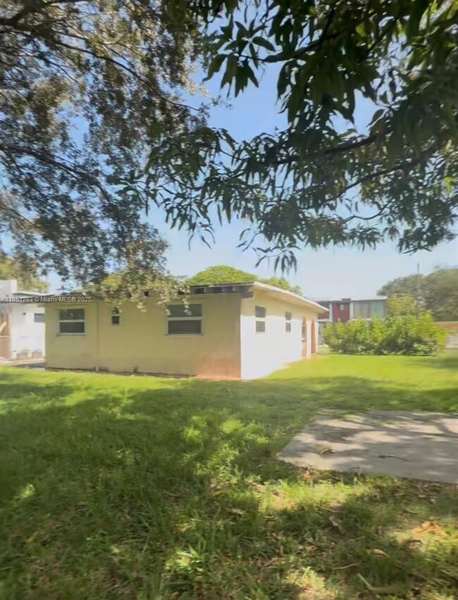 Building Photo - 1545 NE 128th St Rental