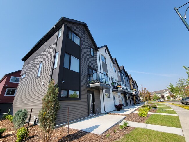 Building Photo - 2812 Maple Way NW Unit 2812