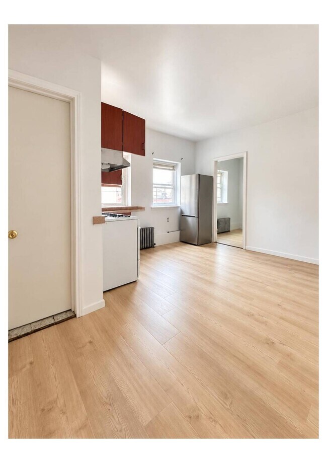 83-33 Beverly Rd