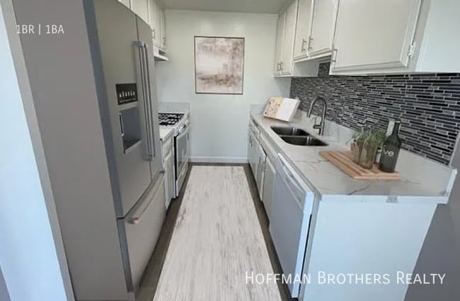 Building Photo - 301 Avocado St Unit 16