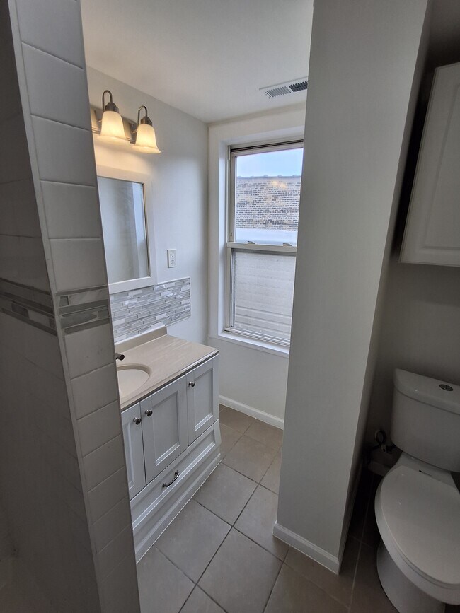 Photo - 471 W 26th St
