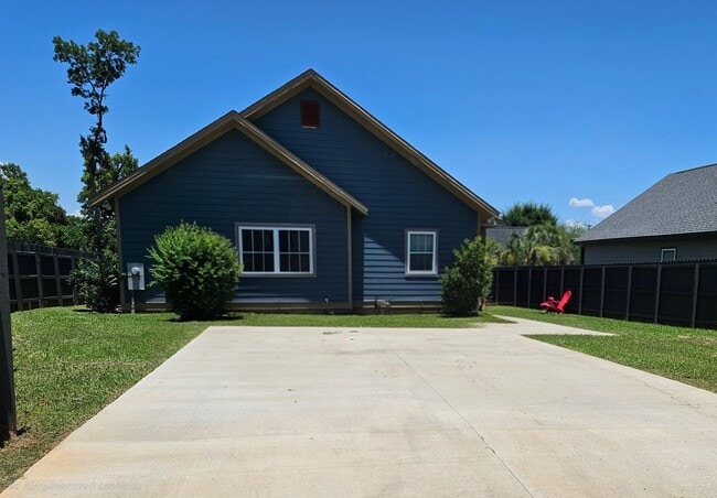 Photo - 300 Brighton St
