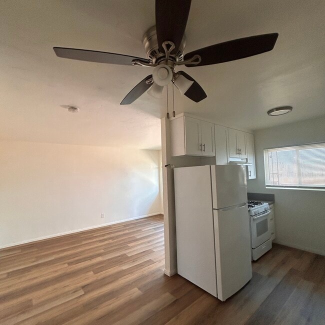 Building Photo - 812 11th St Unit 812