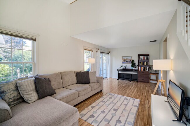 Photo - 2462 E Towne Blvd