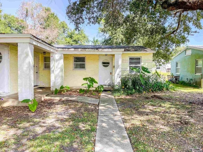 Building Photo - 8 Rowland Ct Unit B