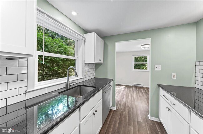 Photo - 436 Spackman Ln