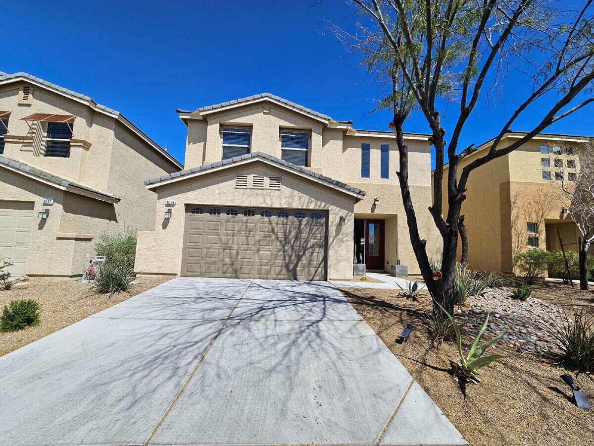 "Spacious 5-Bed Retreat with 2.5 Baths in Vibrant Las Vegas Neighborhood!" - "Spacious 5-Bed Retreat with 2.5 Baths in Vibrant Las Vegas Neighborhood!"