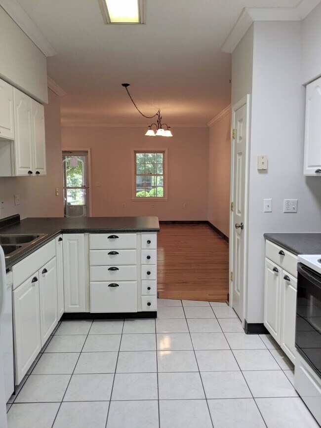 Photo - ONE BEDROOM RENTAL! **ALL UTILITES INCLUDED**