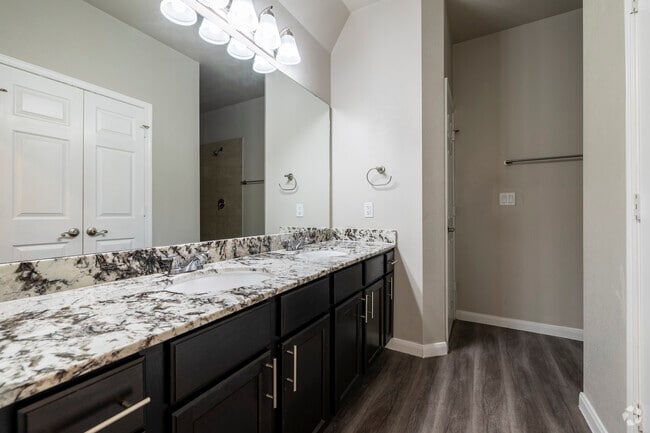 2BR, 2BA - 1159SF - Master Bathroom