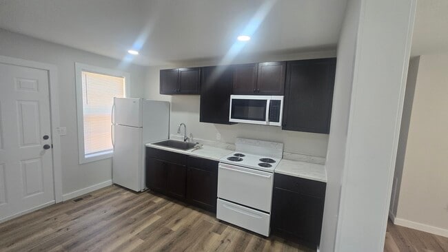 Building Photo - 282 Jefferson Ave Rental