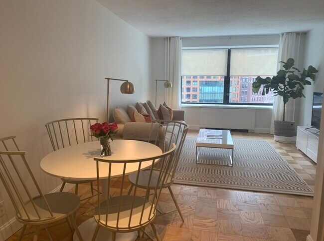 Building Photo - 65 E India Row Unit 10A