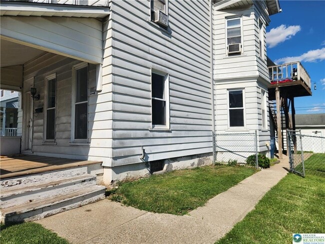 Building Photo - 2347 Washington Ave Unit 1
