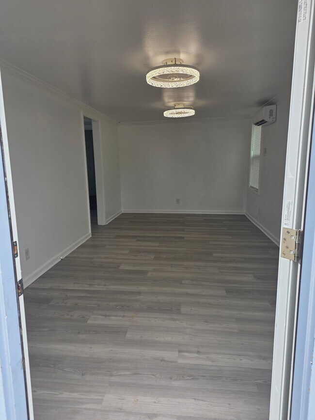 Photo - 1844 Line Ave Unidad 2