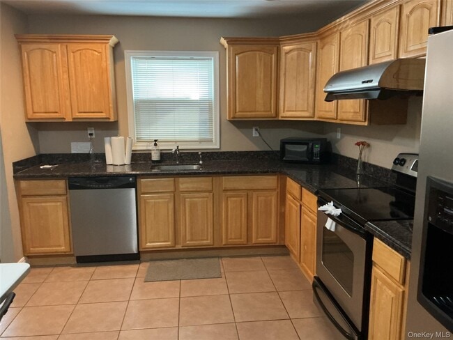 Building Photo - 12 E John St