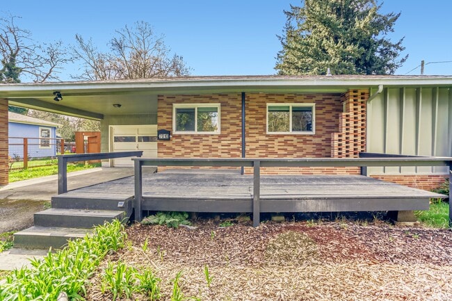 Photo - 7010 NE Alberta St